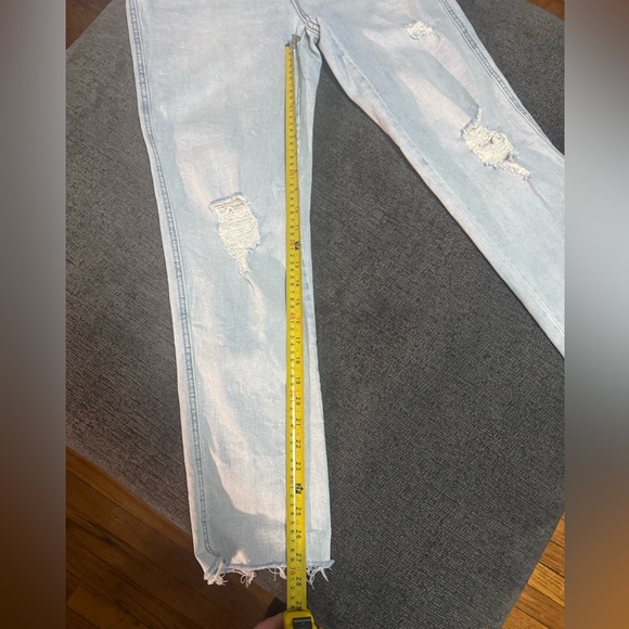 Seven7 Light Wash Distressed Jeans Size 4 Raw Hem Cropped Stretch Denim - Picture 13 of 15